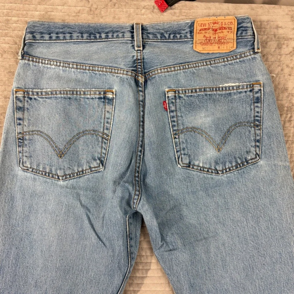 Levis 501 Mens Straight Leg Jeans 34x34‎ Light Wash Distressed Button Fly 0193